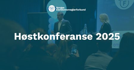 promobilde for NEFs høstkonferanse 2025. Bilde av to mennesker på en scene med publikum i forgrunnen