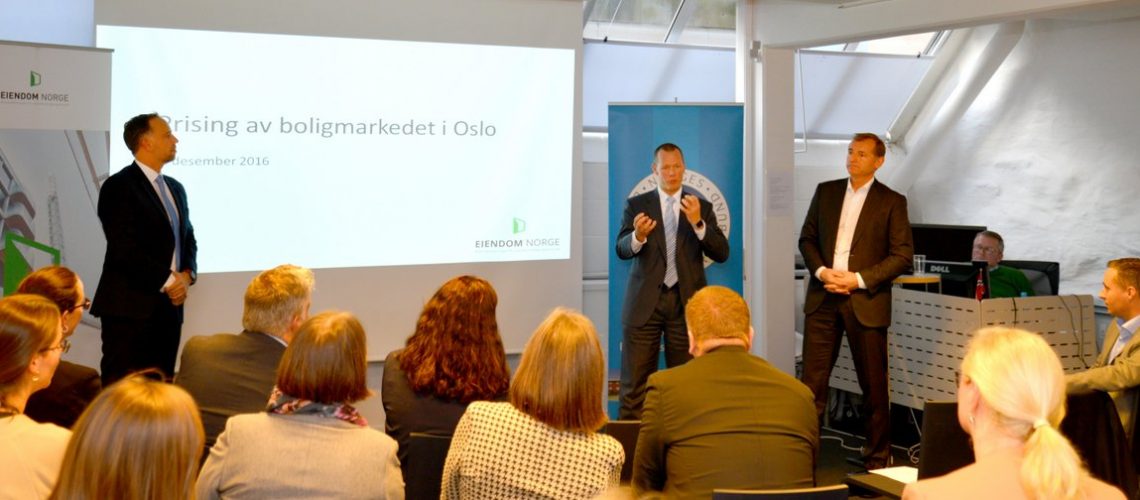 Christian Dreyer, Tore Vamraak og Carl O. Geving under bransjemøte om prising i desember 2016.