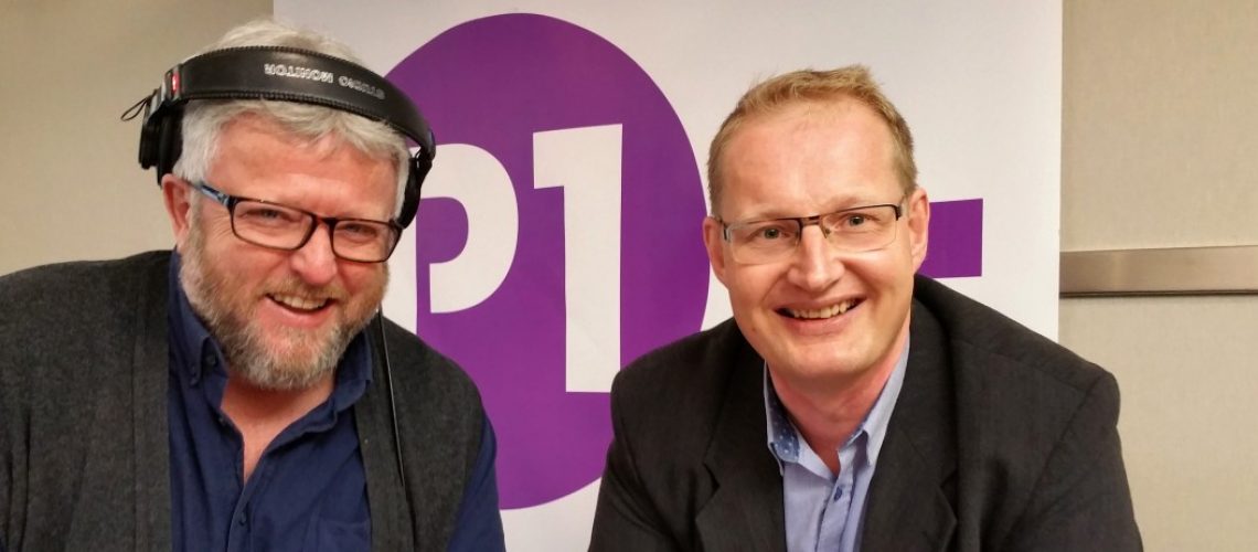 På radio: Programleder Hans-Petter Jacobsen og NEFs forbrukerrådgiver Carsten Pihl