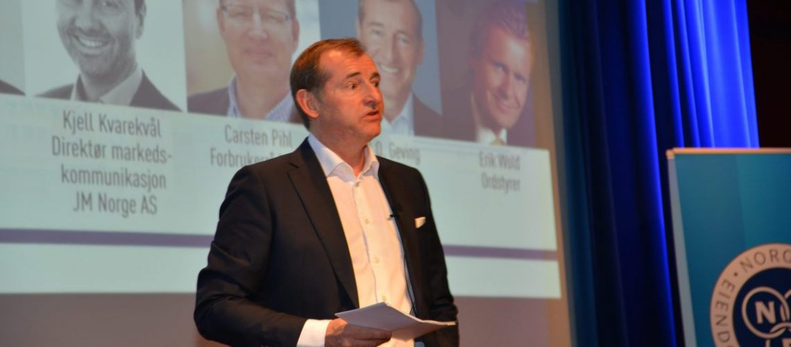 Carl O. Geving, administrerende direktør i Norges Eiendomsmeglerforbund snakket om hvordan man kan manøvrere i et urolig boligmarked