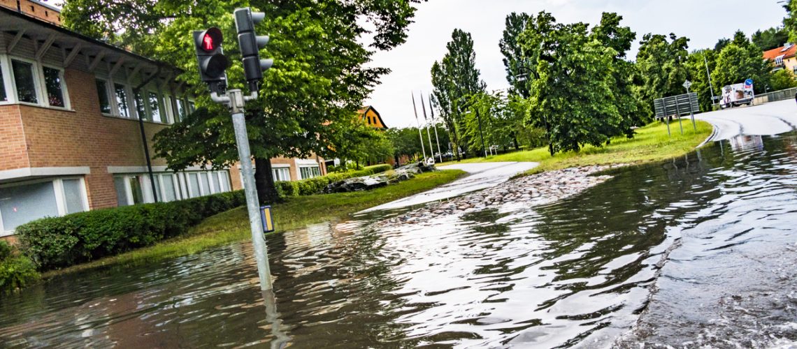 Et oversvømt veikryss i Stockholm etter mye regn